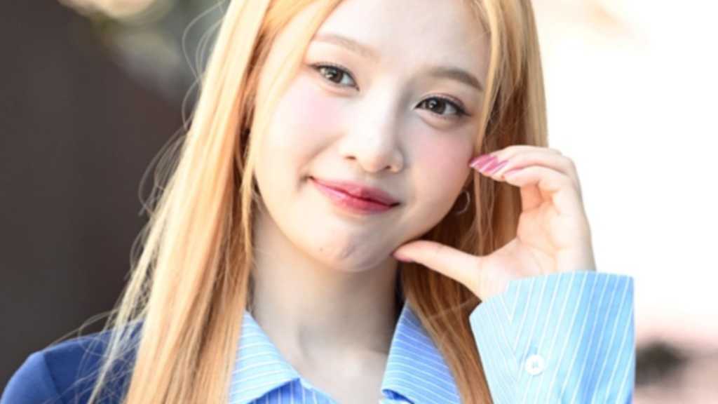 On the 10th, Red Velvet's Joy participated in the recording of 'Animal Farm' in Seoul, revealing her fashion and upcoming fan meeting.