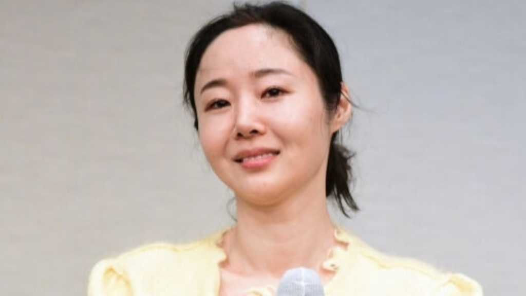 Min Hee-jin's Instagram post referencing a novel sparks speculation about her current situation and her conflict with HYBE.