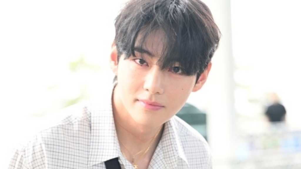 BTS's V shows his kind nature on a French set, refusing a staff member's offer to give up his seat and engaging with the crew.