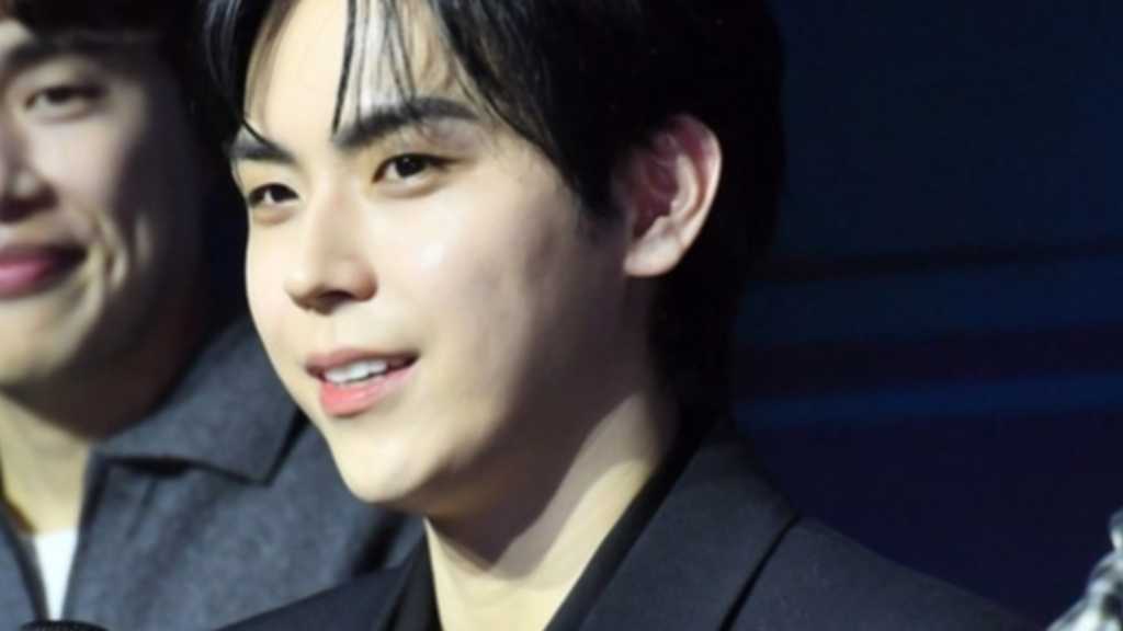 Actor Kim Do-hoon discusses his experience on Netflix's 'Agent of Mystery 2' and his preparations for the show at a press event.