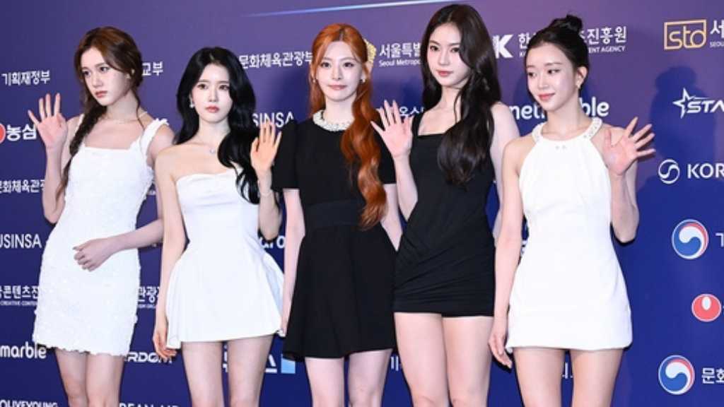 STAYC appeared at the 7th NEWSIS K-EXPO red carpet in Seoul, celebrating contributions to K-culture and industry competitiveness.