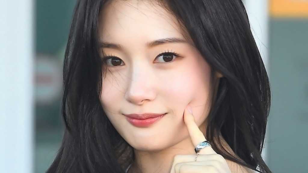 元DIAのチェヨンが仁川国際空港から海外へ出国。彼女はイ・ジヌクを尊敬し、秋のグラビアを公開。