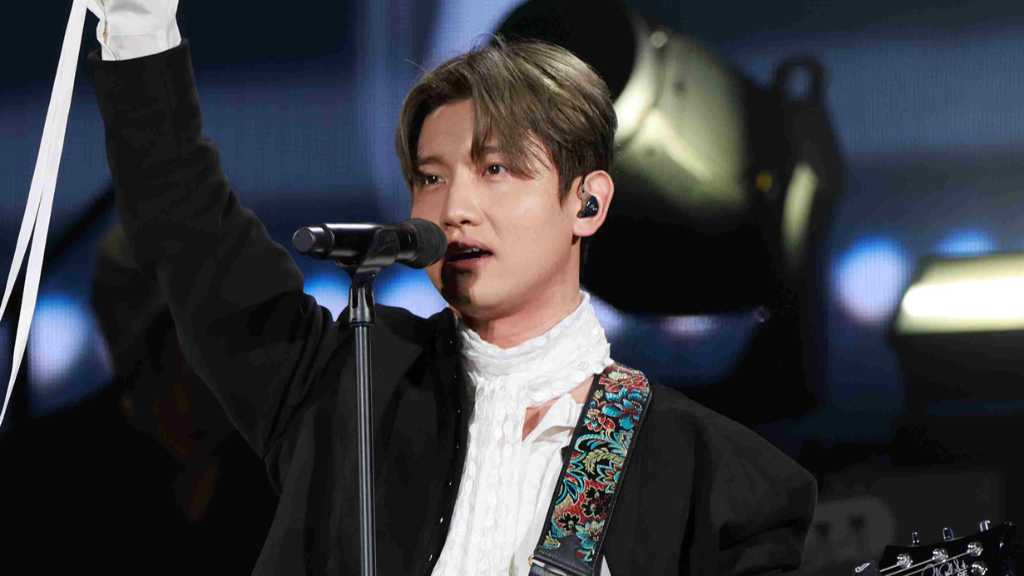 Tohoshinki marks 20 years in Japan with a solo concert tour by Changmin, featuring sold-out shows and surprise guest Kyuhyun.