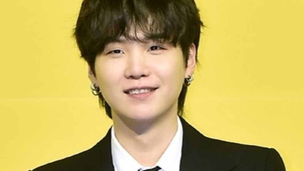 SUGA's mother has purchased a building in Seoul worth 17 billion won, with plans for redevelopment in the area.
