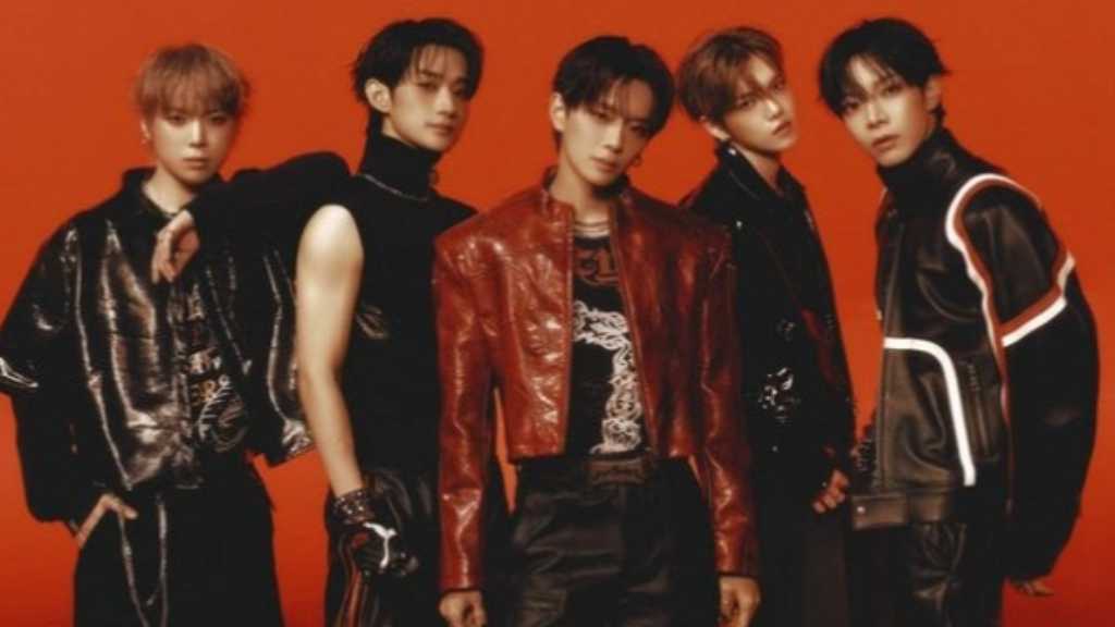 VERIVERYが2年7ヶ月ぶりにカムバックし、KBS「ミュージックバンク」で1位を獲得。ファンに感謝し、歌を披露。