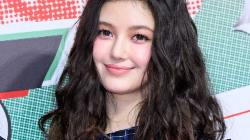 Daniel from NewJeans addresses fans after a lawsuit, emphasizing gratitude and stating it's not the end but a new beginning.