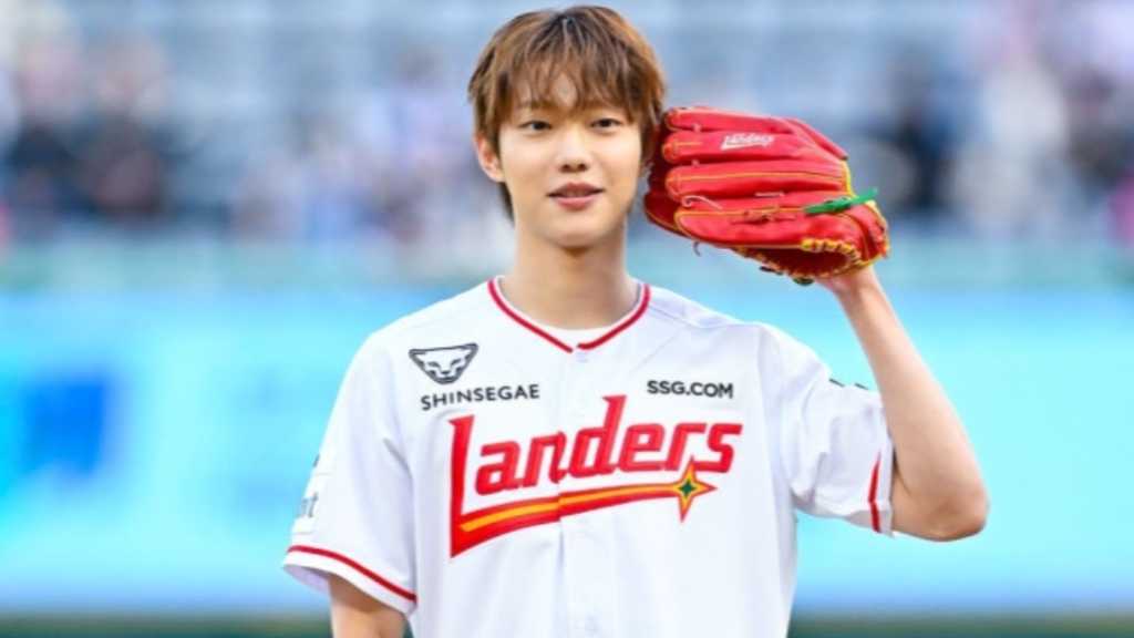 チョ・ジュニョンが始球式に参加し、RIIZEのメンバーとの練習生生活について語った。