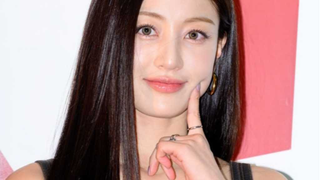 TWICE's Jihyo, former Wonder Girls' Sunmi, and SE SO NEON's Soyoon attended the 'MISS SIXTY' collection launch in Seoul.