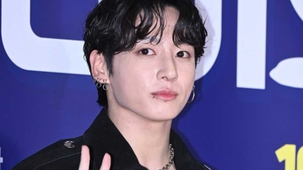 BTSのジョングクがVlogを公開し、ワールドツアーの裏側を披露。ファンから好評を得て、再生数は3700万回を超えた。