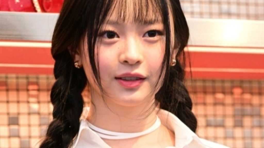 NewJeansのハニがオーストラリアで目撃され、健康状態が良好と報告。メンバーはADORに復帰するが、カムバック日は未定。