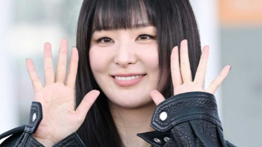 Red Velvetのスルギがパリ・ファッションウィークに出席するため出国。アイリーンとスルギの初の単独コンサートが東京でフィナーレを迎え、ウェンディのソロコンサートでは感動のサプライズがあった。