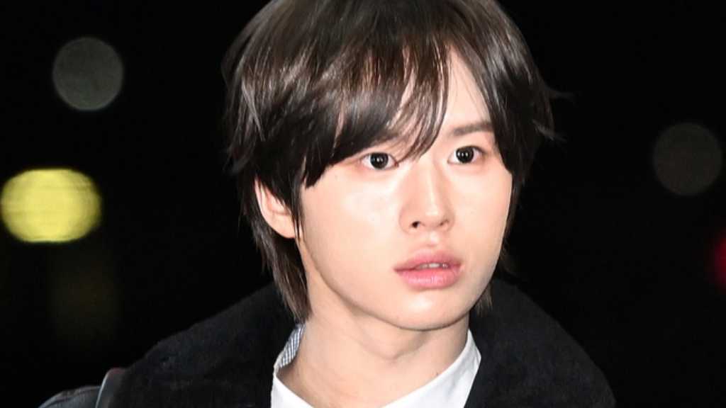 TWSが「第40回ゴールデンディスクアワード」のため台湾へ出国。卒業写真が話題に。