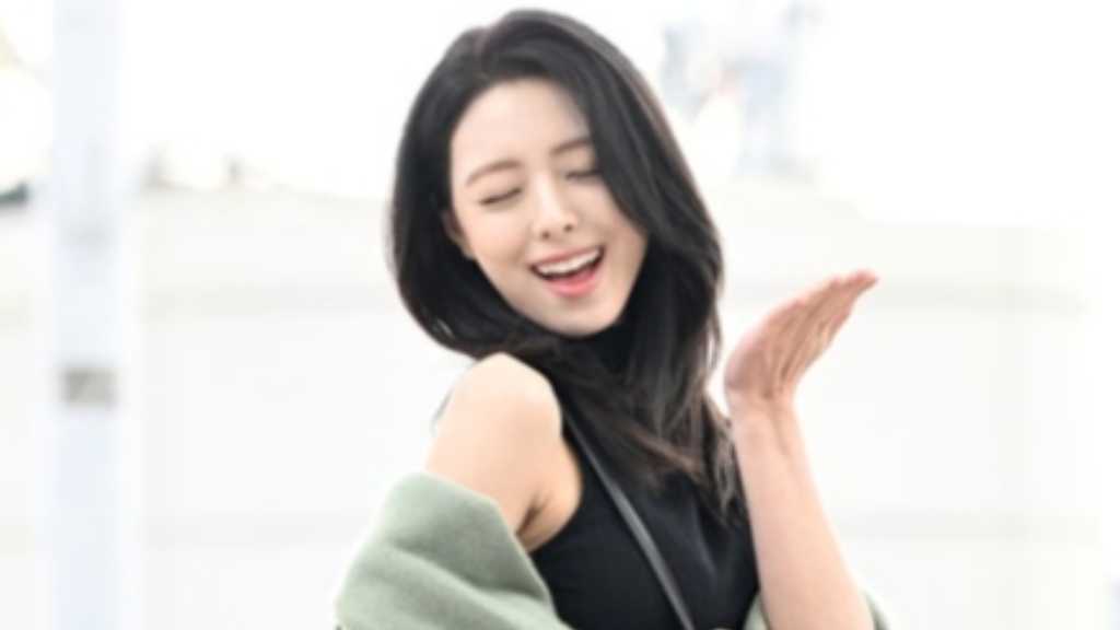 ITZY's Yuna left for Italy on the 23rd for overseas schedules, while also making her acting debut in a new drama.