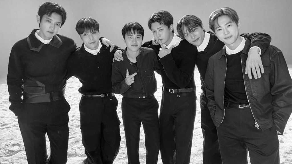 EXO will celebrate their comeback with a showcase for their 8th album 'REVERXE' on January 19, 2026, featuring performances and stories.