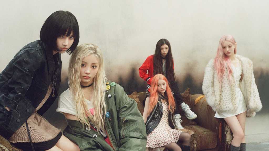 ILLITが4thミニアルバム「MAMIHLAPINATAPAI」のコンセプトフォトを公開。大胆な変身を遂げ、自由な気持ちを表現した。