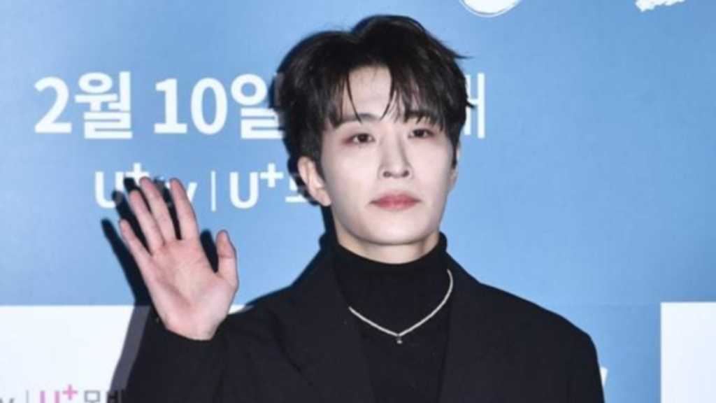 GOT7のヨンジェが11月27日に入隊。ファンからの応援を受け、最後のメンバーとして義務を果たす。