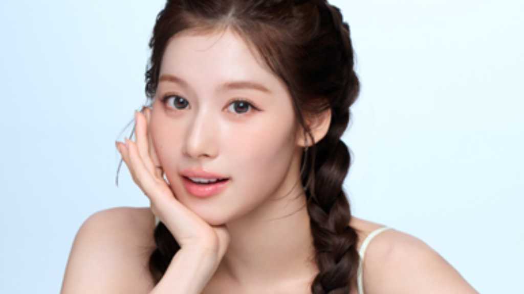 NE:AR popup store features TWICE's Sana, exclusive products, and limited-time offers from January 21 to February 1, 2026.