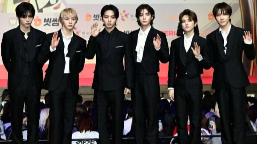 BOYNEXTDOOR appeared on the red carpet for the 2025 SBS Music Awards, featuring 36 popular artists including NCT and Stray Kids.