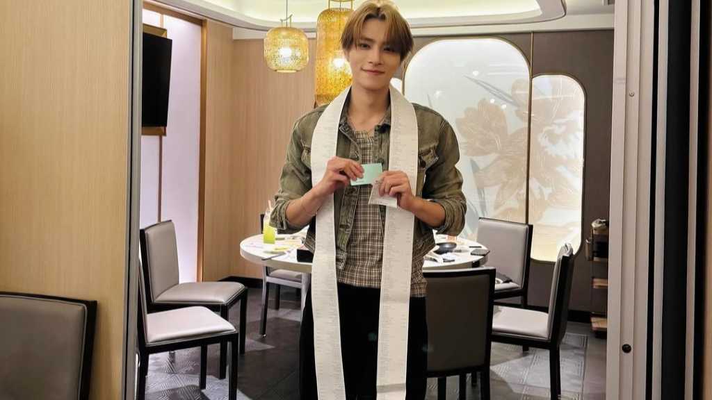 WayV's Xiaojun hosted a birthday dinner for 240 fans, showcasing his generosity and love, spending around 2 million yen on the event.