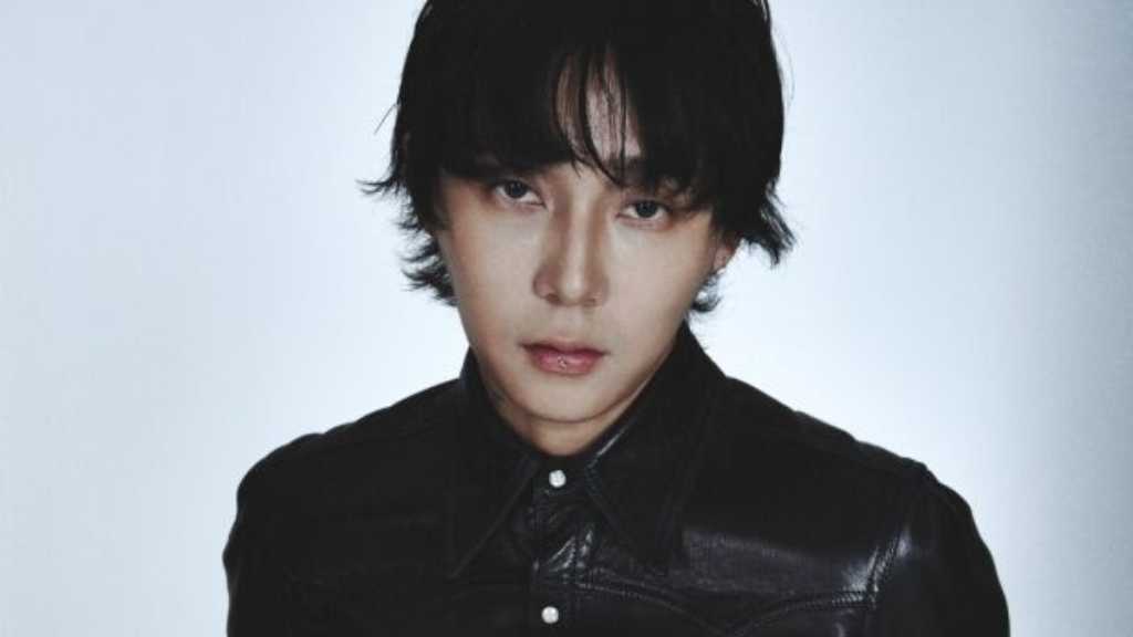 DAWN, formerly of PENTAGON, has signed an exclusive contract with newly launched Siso Entertainment, which will support his music and creative work.