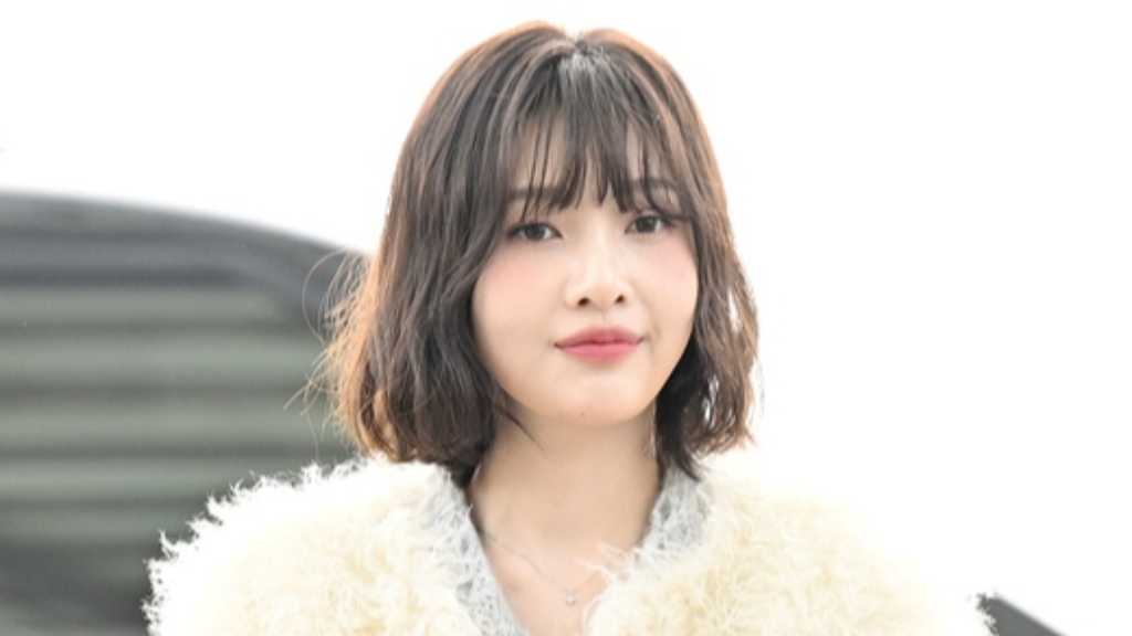 Red Velvet's Seulgi, Joy, and Irene depart for Bangkok for SMTOWN LIVE 2025-26. The concert will be held on February 14, 2026.