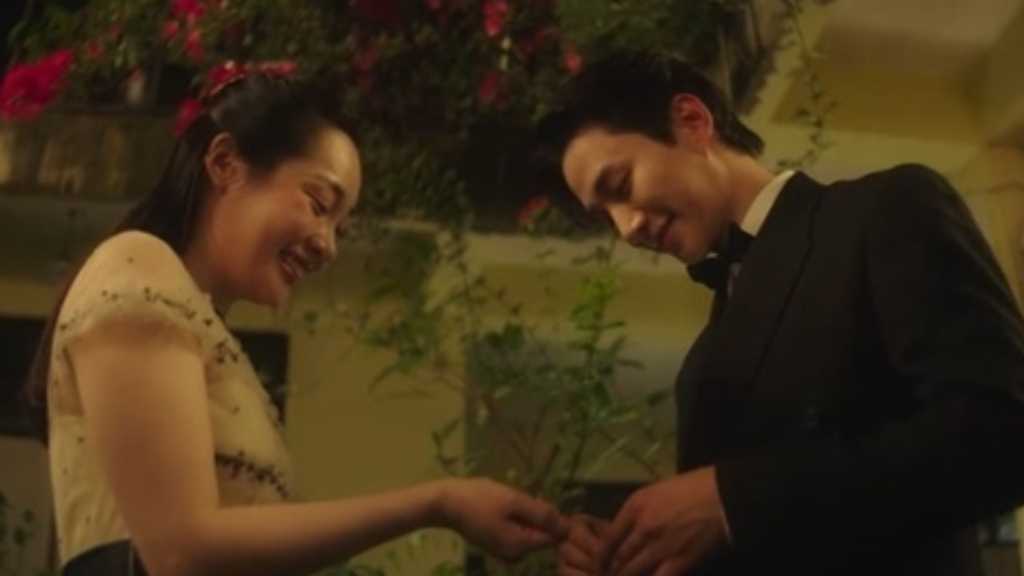 In "Teppun Trading," Juno expresses affection for Kim Minha, who wears a beautiful dress, leading to heartfelt moments and humor.