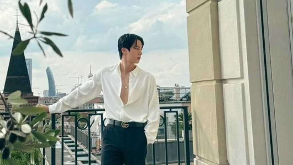 BTSのジンがミラノのGUCCIファッションショーに参加し、魅力的なビジュアルを披露。ソロツアーも成功。