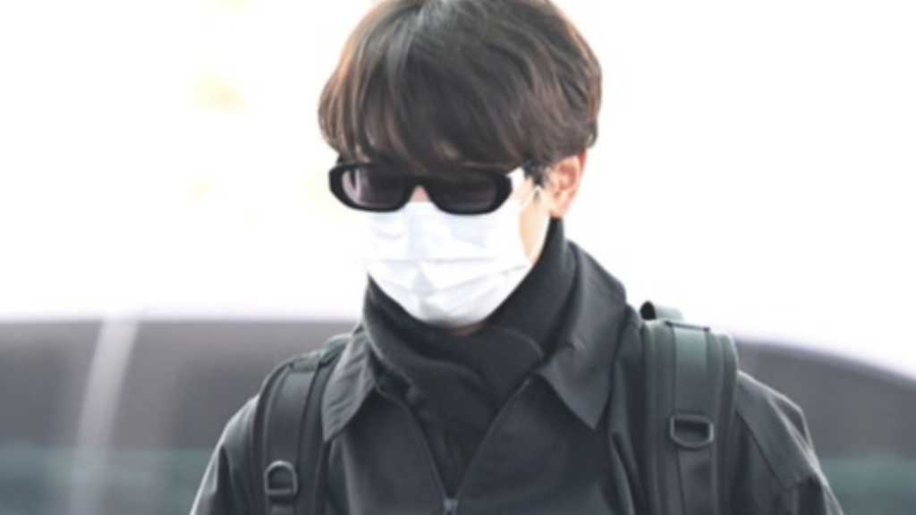 Minho of SHINee departs for Japan for SMTOWN LIVE 2025-26 in Fukuoka, set for January 31 and February 1 at PayPay Dome.