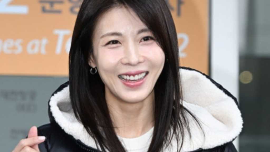 ハ・ジウォンが「ニューヨーク韓流博覧会」に出席するため仁川国際空港からニューヨークへ向かった。