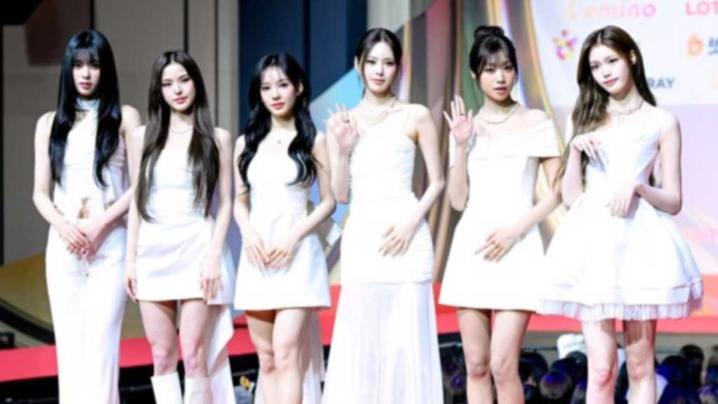 25日、iznaが「2025 SBS歌謡大典」のレッドカーペットに登場。豪華36組のアーティストが出演し、特にNCTテヨンの除隊後初ステージが注目。