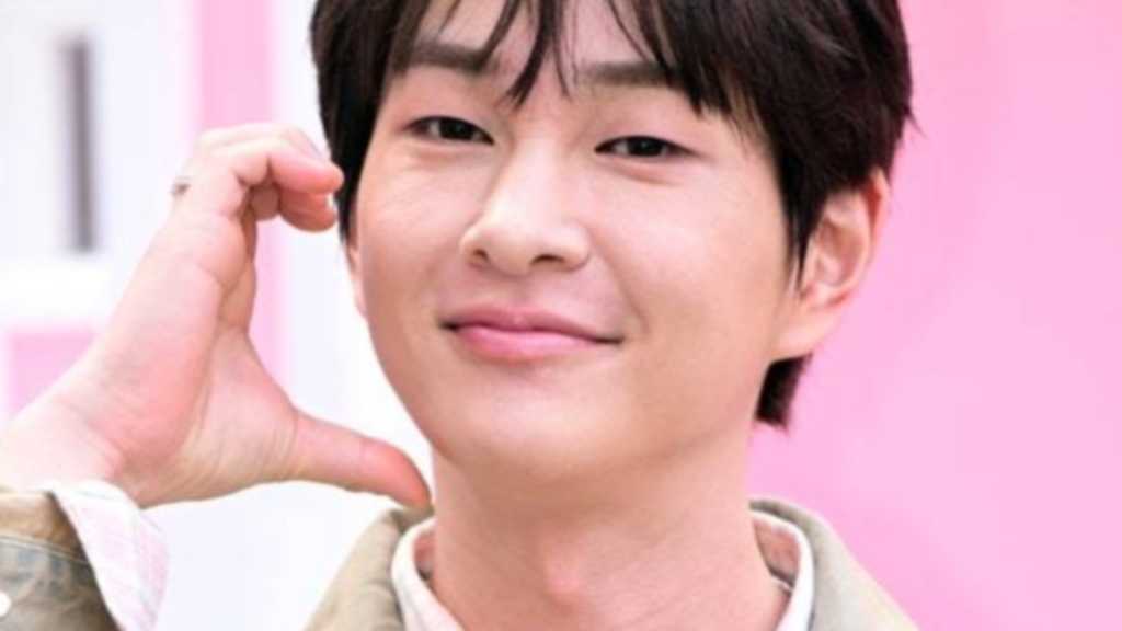Onew recalls fond memories of SHINee's past, sharing stories of camaraderie with other groups and the joy of being together.