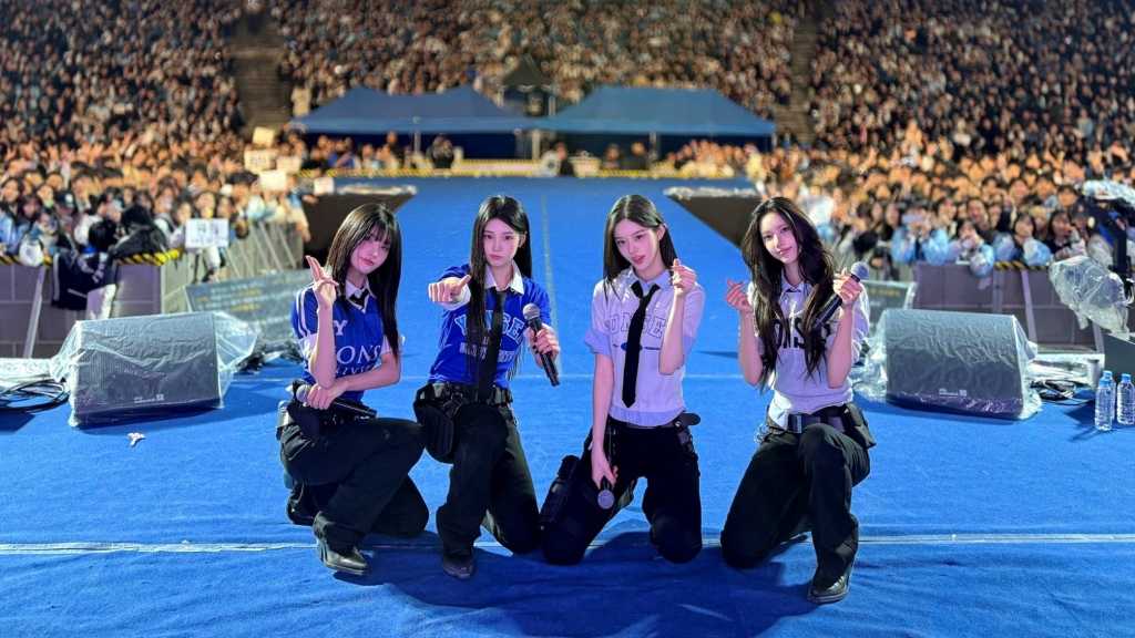 ILLITが延世大の大学祭で新曲「You're Under Arrest」や代表曲を披露し、観客と一体となって盛り上げた。
