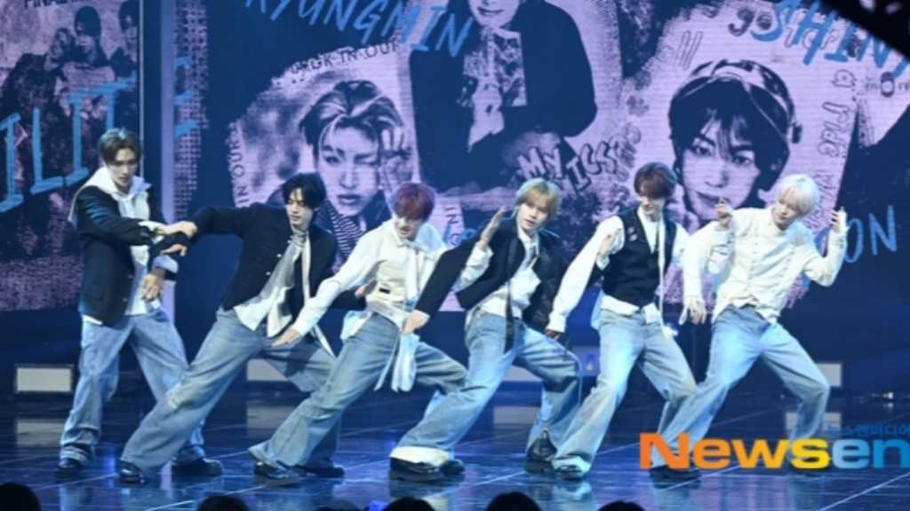 MBC MUSIC's SHOW CHAMPION aired live in Gyeonggi with performances from various artists including TWS and Gavy NJ.