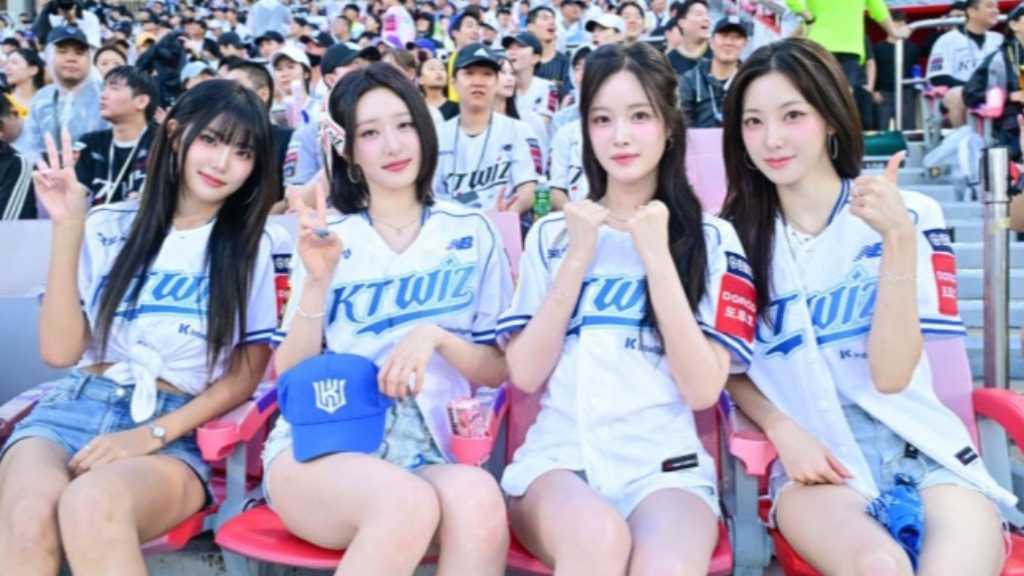 H1-KEY performed at the KT Wiz vs. Samsung Lions game, featuring a summer-themed show. Member Reena threw the first pitch.