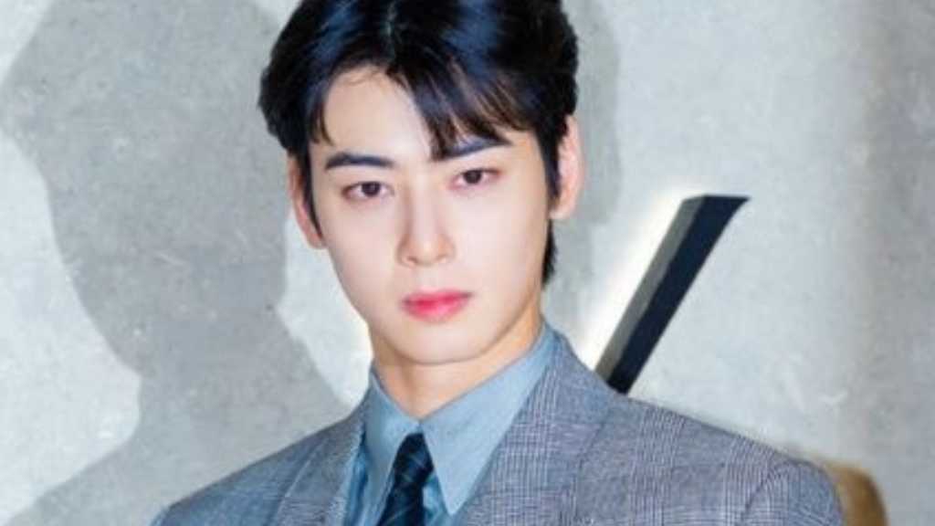 ASTROのチャウヌが2ndミニアルバム「ELSE」のハイライトメドレーを公開。新曲の魅力を紹介し、ファンとの交流を深めている。