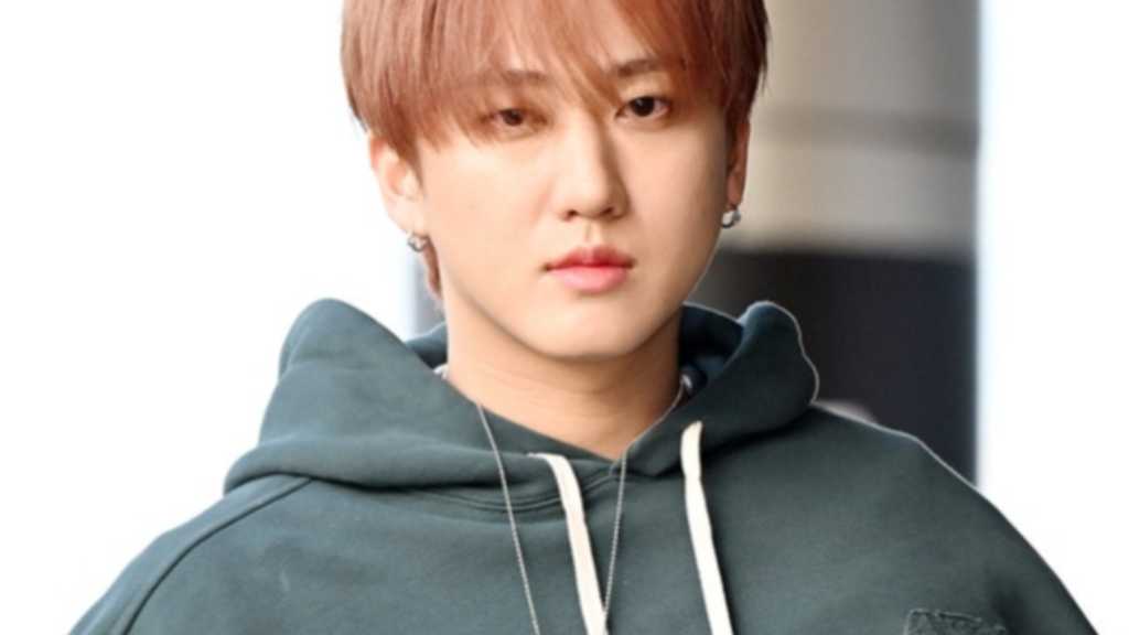 Stray Kids' Changbin heads to Japan for schedule; their 4th album 'KARMA' sold 3.03 million copies in a week, breaking records.