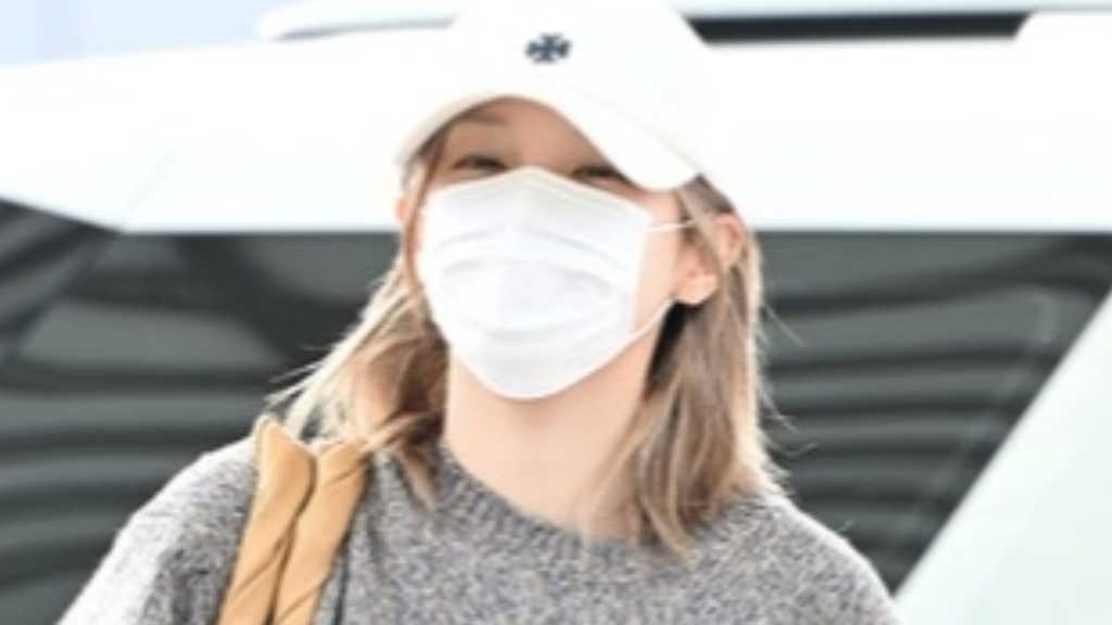 On the morning of the 25th, i-dle's Woogie departed through Incheon International Airport for an overseas schedule.