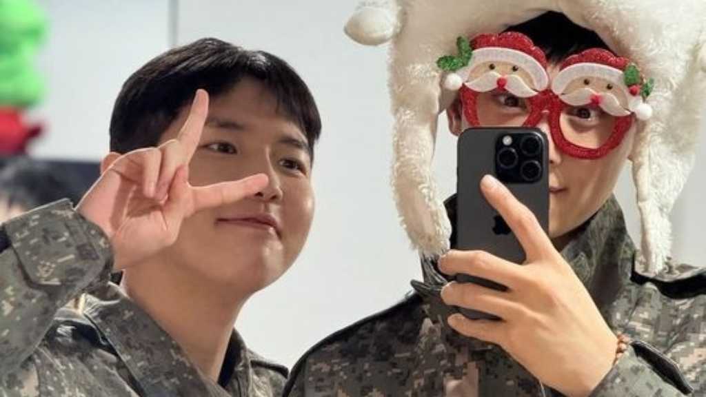 Kim Jae-hwan shares recent photos with ASTRO's Cha Eun-woo, showcasing their military service camaraderie and Cha's playful look.