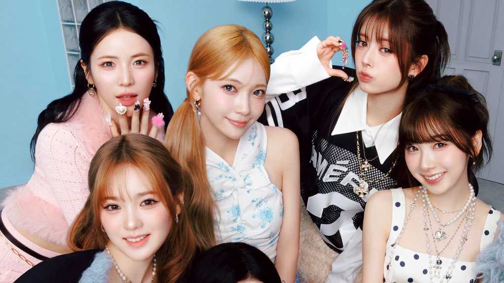 NiziUがデビュー5周年を迎え、記念ライブを配信。3rdアルバムが主要チャートで3冠達成し、今後のアリーナツアーも発表。