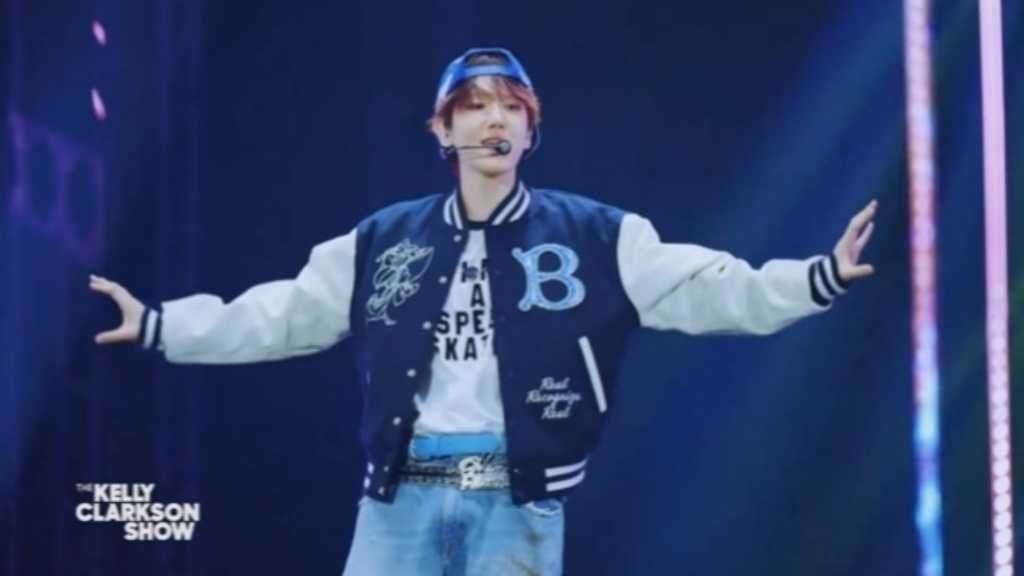 EXOのベクヒョンが「ケリー・クラークソン・ショー」に出演し、新曲「Magic On The Floor」を披露。彼の世界的な実績が注目されている。