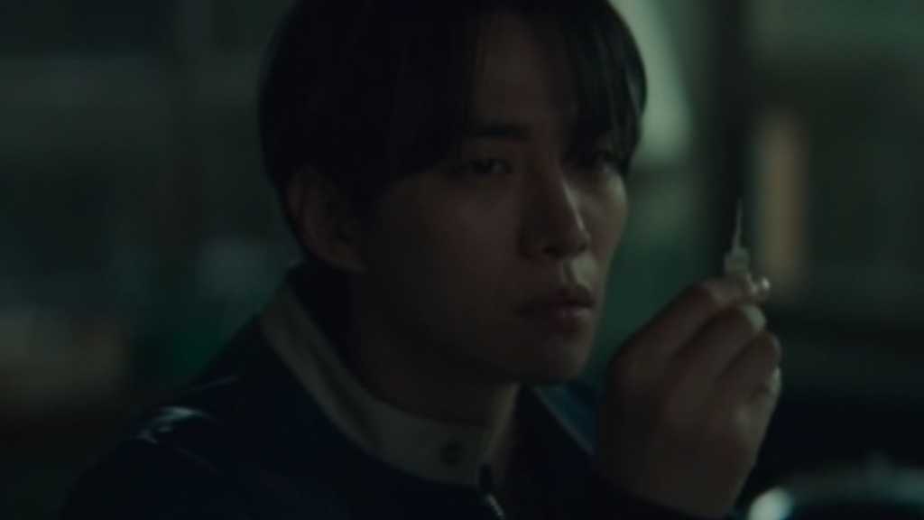 In 'Teppun Trading', Juno discovers his late father's secret safe, leading to questions about his family's past and company finances.