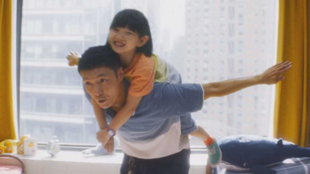 EXOのチャン・イーシン主演の映画「愛がきこえる」が2026年1月9日に公開。耳の聞こえない父と娘の絆を描く感動作。