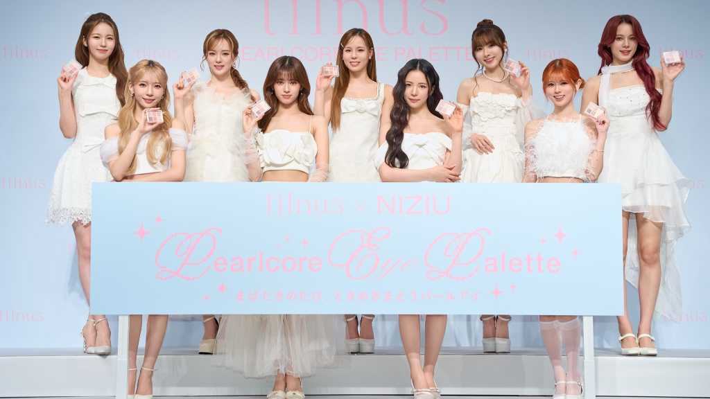 NiziU appeared at the tilnus event, showcasing their new product and CM, celebrating their one-year model anniversary with fan interactions.