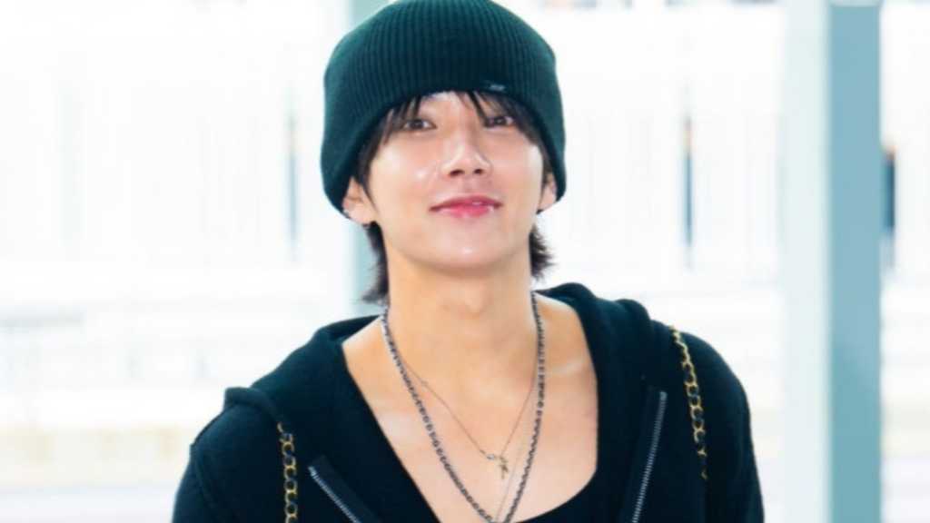 On the morning of the 2nd, SEVENTEEN's Joshua left for Paris via Incheon International Airport to attend a fashion show.