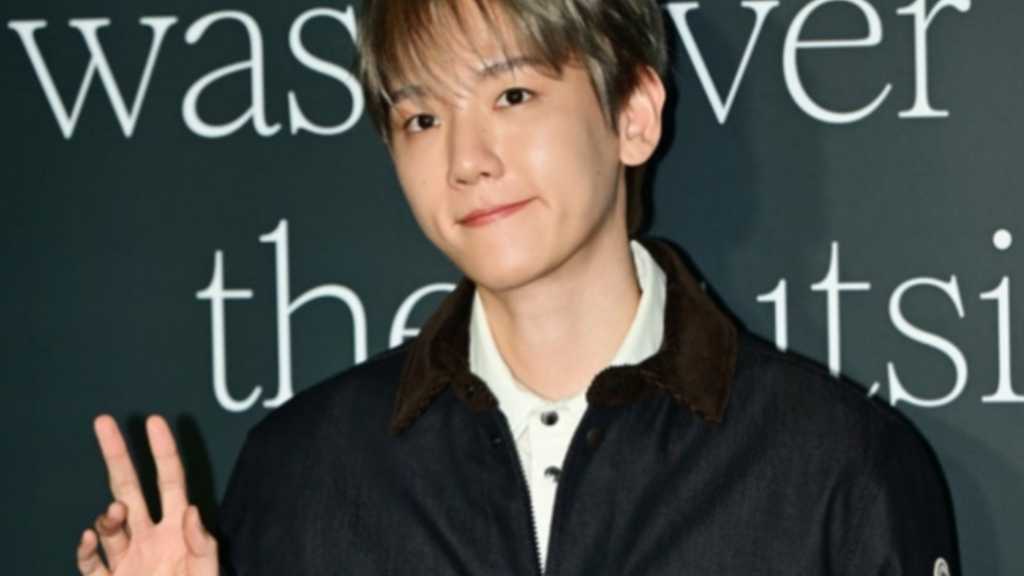 EXOのベクヒョンがファッションイベントに出席。チェン、シウミンと共にSMエンターテインメントとの合意を発表。