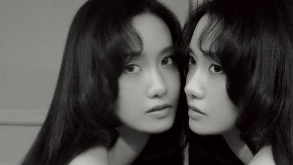 ユナが「W KOREA」10月号の表紙を飾り、俳優たちに敬意を表するプロジェクトに参加。洗練されたビジュアルで注目を集めた。