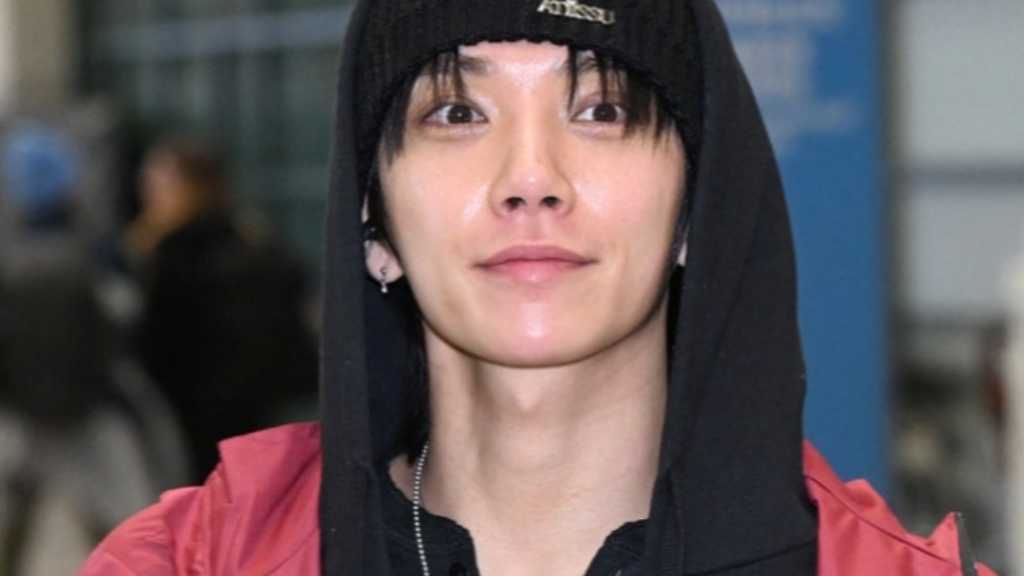 Joshua from SEVENTEEN returns to Korea after attending the Golden Globe Awards in Beverly Hills, California on the 11th.