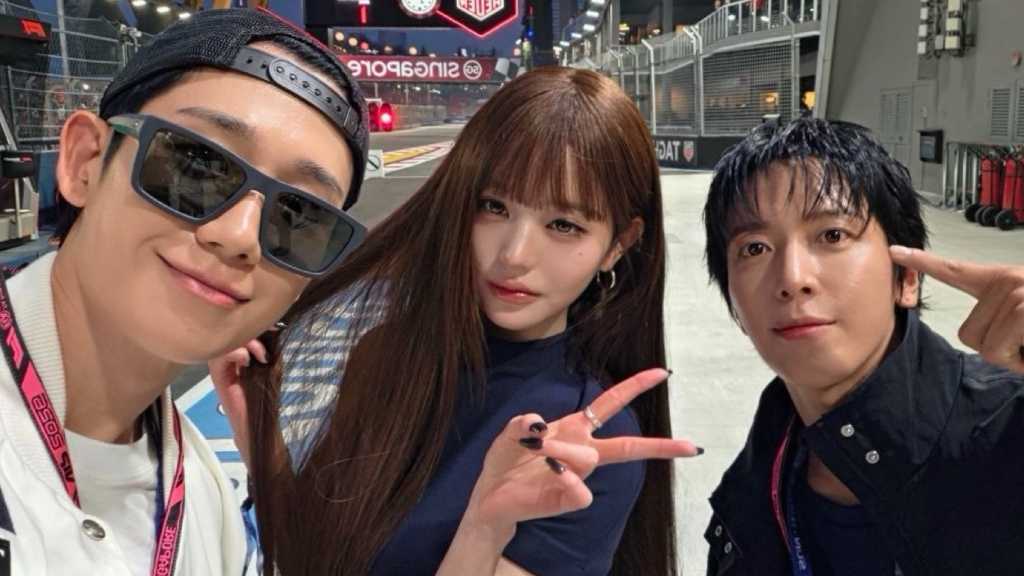 IVEのウォニョンがシンガポールで抜群のスタイルを披露し、チョン・ヘイン、CNBLUEのジョン・ヨンファとの3ショットも公開した。