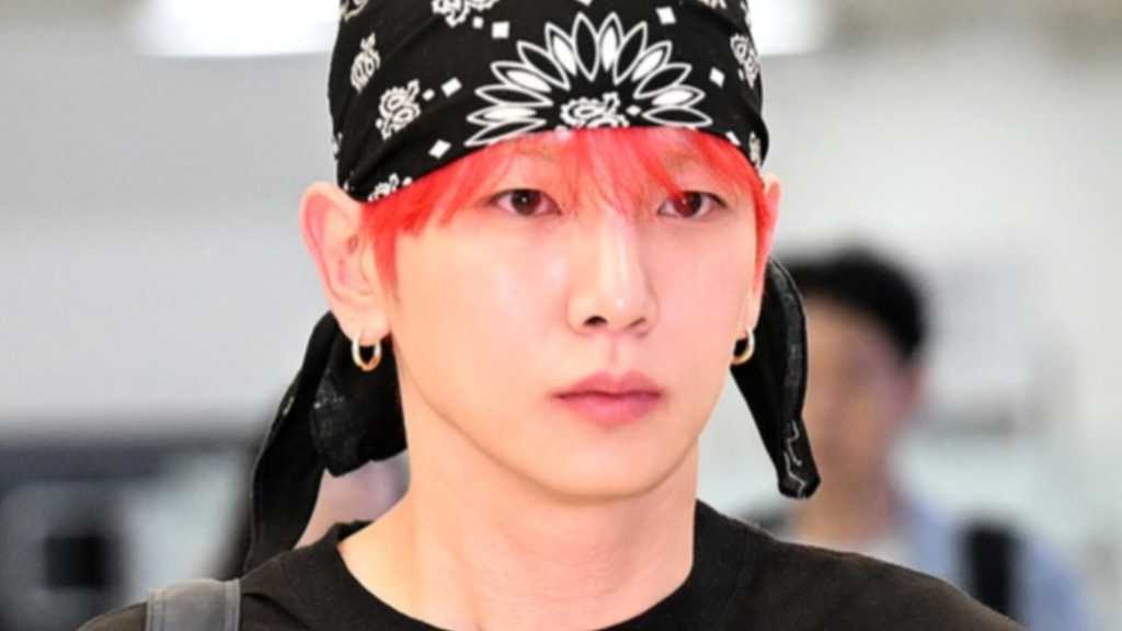 SHINee's Key returned to Korea after the SMTOWN LIVE concert at Tokyo Dome, which attracted 95,000 fans and featured surprises.