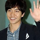 【PHOTO】イ・スンギ「K-POPパラダイス」を終え沖縄から帰国“爽やかな笑顔”